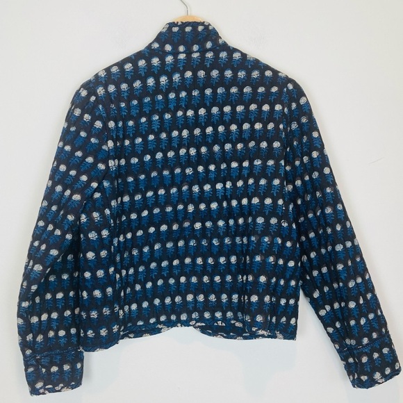 Shade Amour black with blue floral block print quilted button front jacket. M - Picture 4 of 5